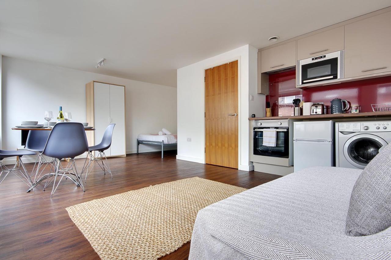 Hill House Holiday Apartments 伯恩茅斯 外观 照片